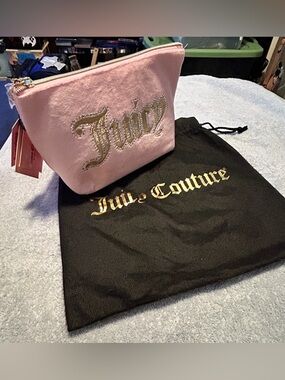 JUICY COUTURE PINK COSMETIC BAG WITH TRAVEL BOTTLE AND BLACK DUST BAG/NWT